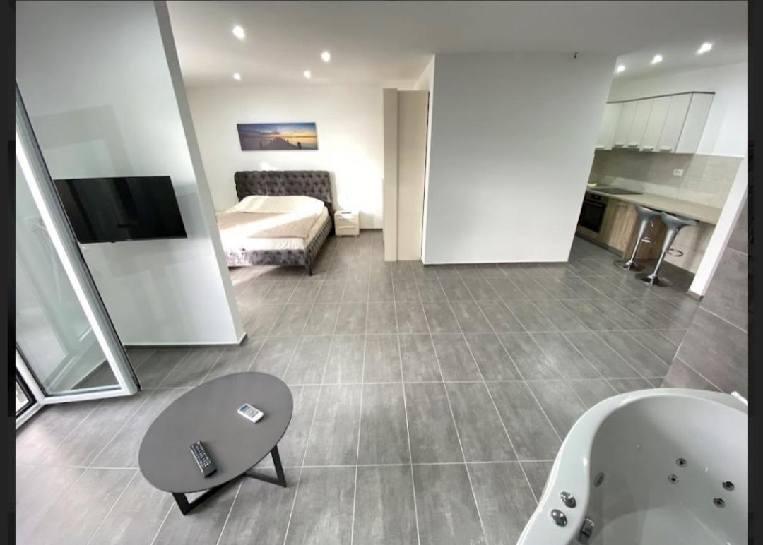 Nika With Jacuzzi Apartman Budva