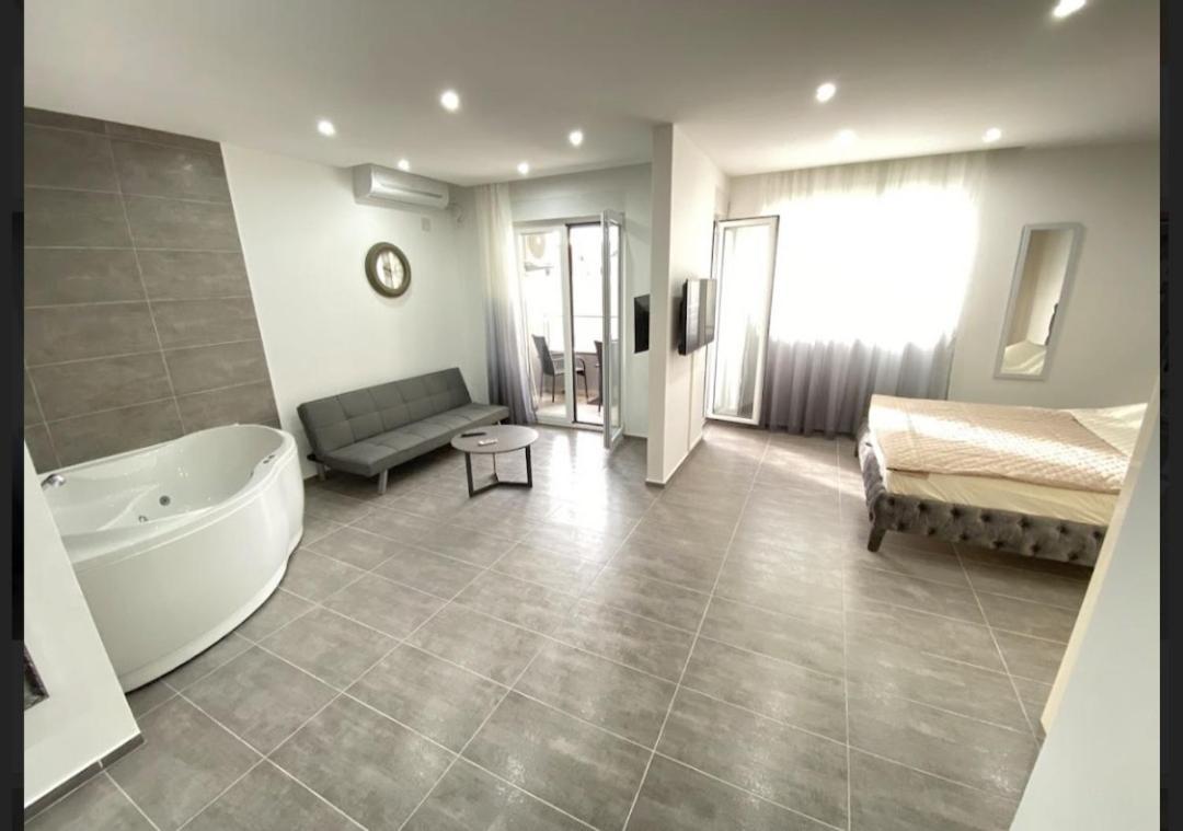 Nika With Jacuzzi Apartman *